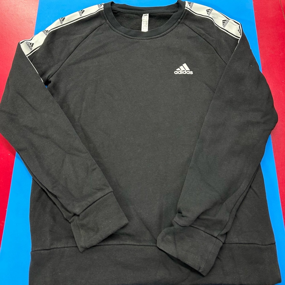 Women’s M adidas sweatshirt